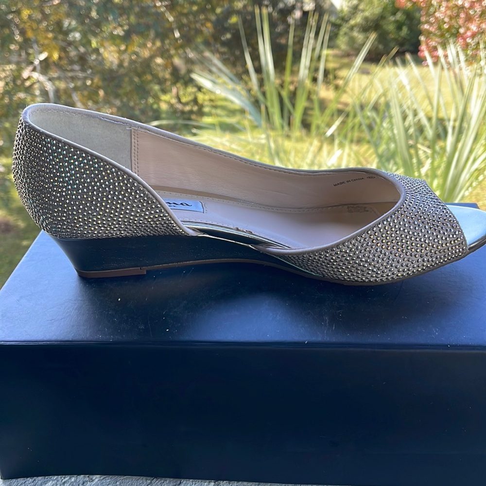 Nina New York Rally LS dress pump Champagne
